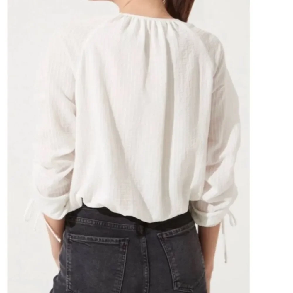 ASTR the Label Ruched Puff Long Sleeve Top White Sheer Pinstripe Blouse VNeck XS